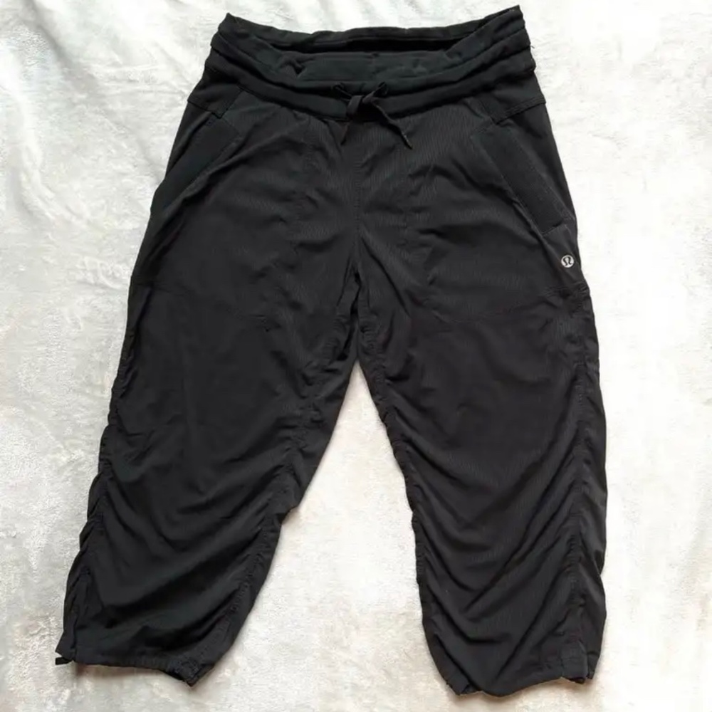LuLulemon Studio Crop Black Size 4